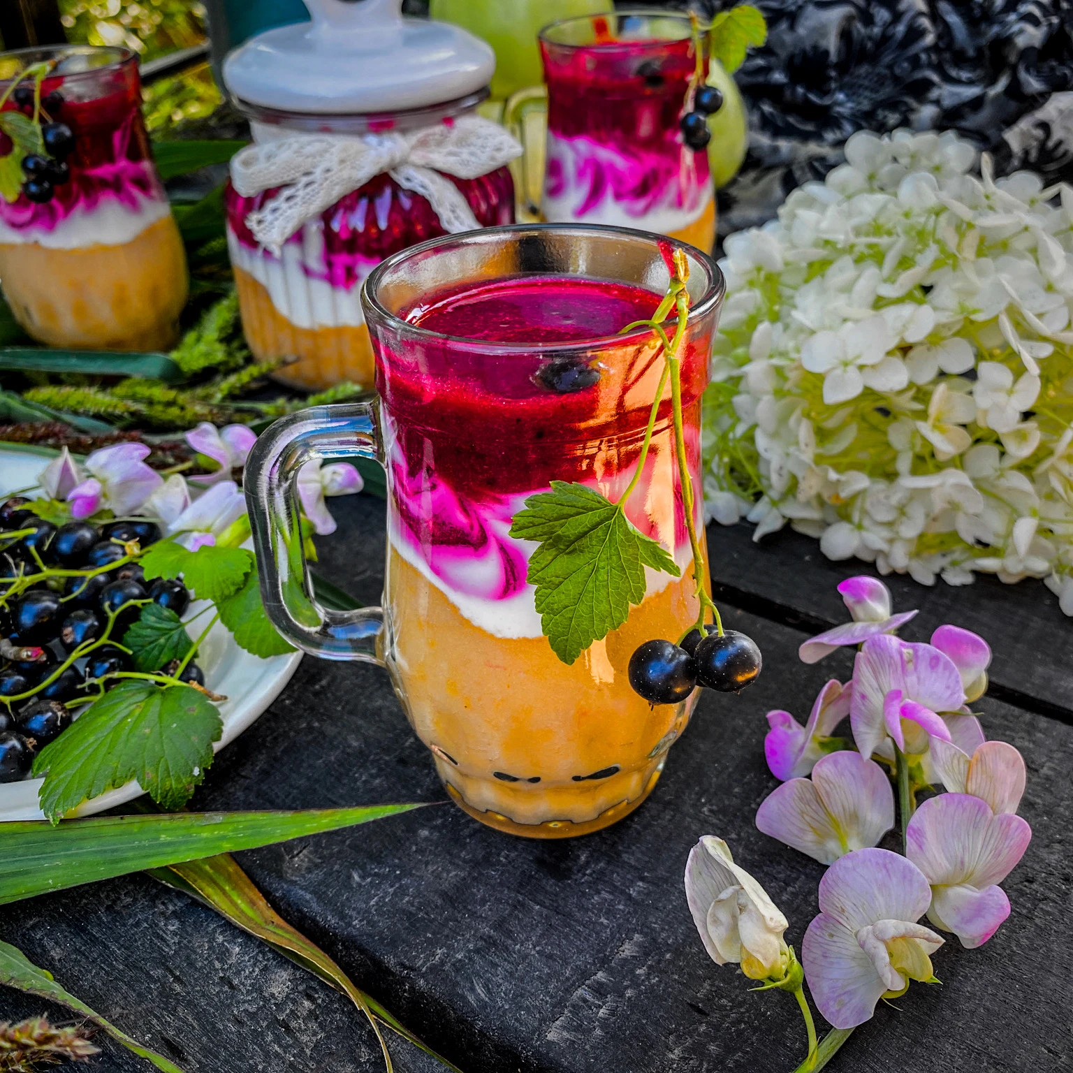 Jogurt z musem bananowym i malinowym