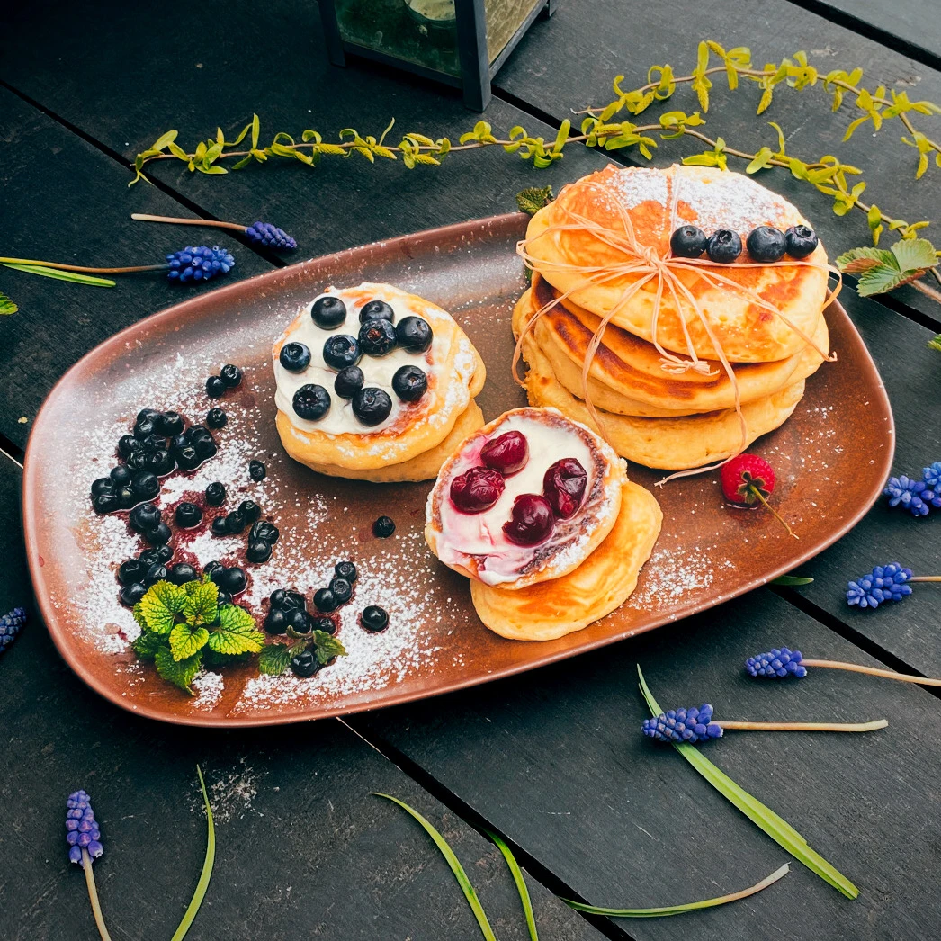 Pancakes z porzeczką i wiśniami